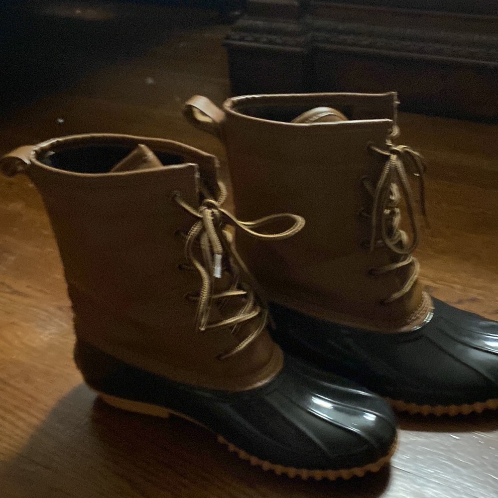 Duck rain boot size 8.5 worn x 3
